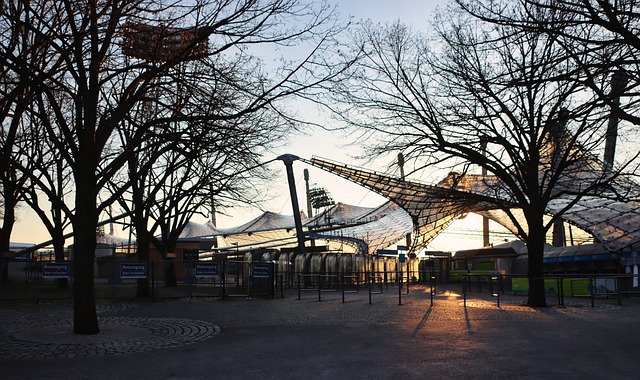 19年前皇马战枪手首发仅剩拉莫斯没退役，水爷今.